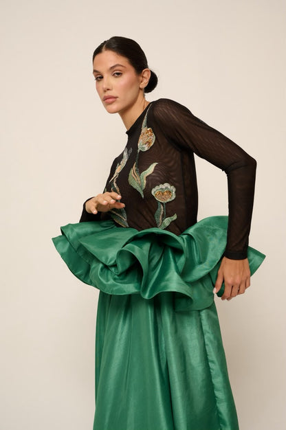 Mesh top con aplicaciones bordadas